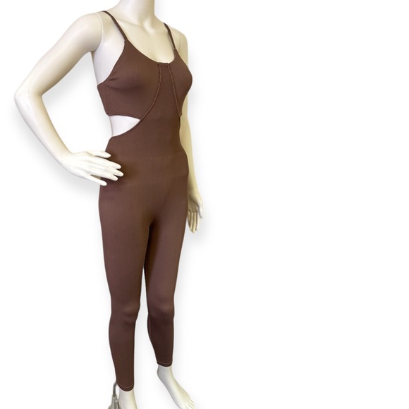 It Takes Nothing Cutout Seamless Jumpsuit - Picture 4 of 7